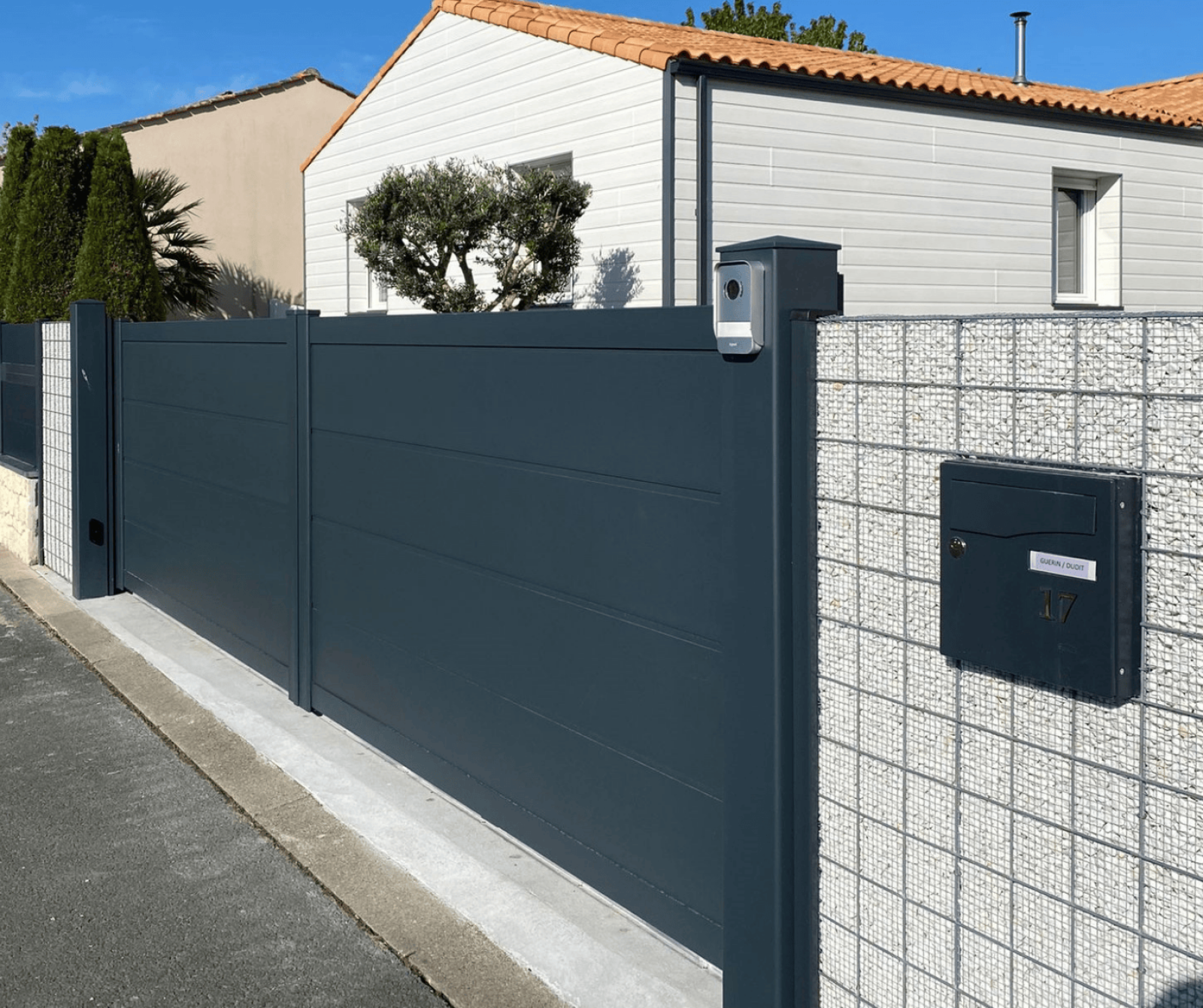 Portail en aluminium sur mesure avec nos conseiller Daniel Moquet Aix-en-Provence : design, robustesse, personnalisation et confort au quotidien sur le bassin Aixois