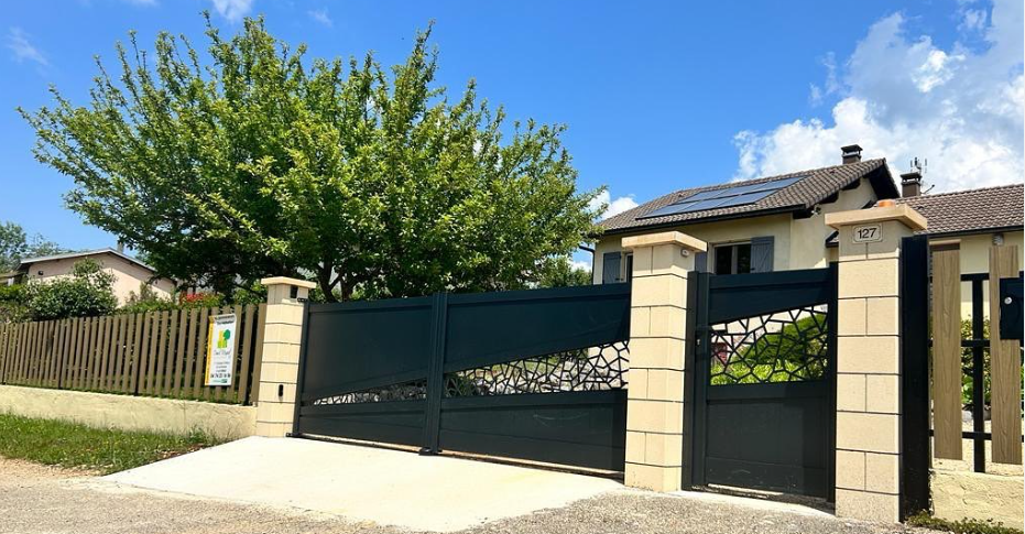 Investissez dans la tranquillité avec nos portails motorisé et portillons en aluminium sur mesure confort, fiable et durables avec Daniel Moquet Aix-en-Provence