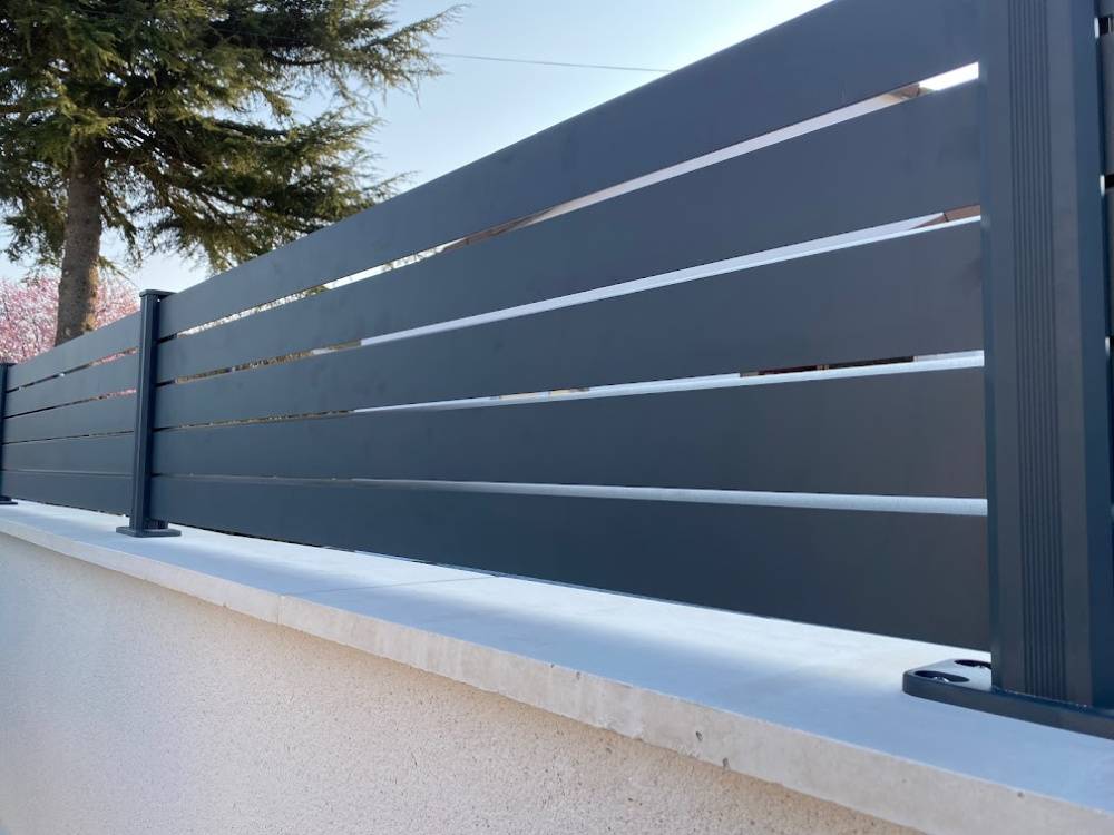 Choisir une clôture en aluminium facile d’entretien pour profiter d’un extérieur élégant et durable sans contraintes à Aix-en-Provence