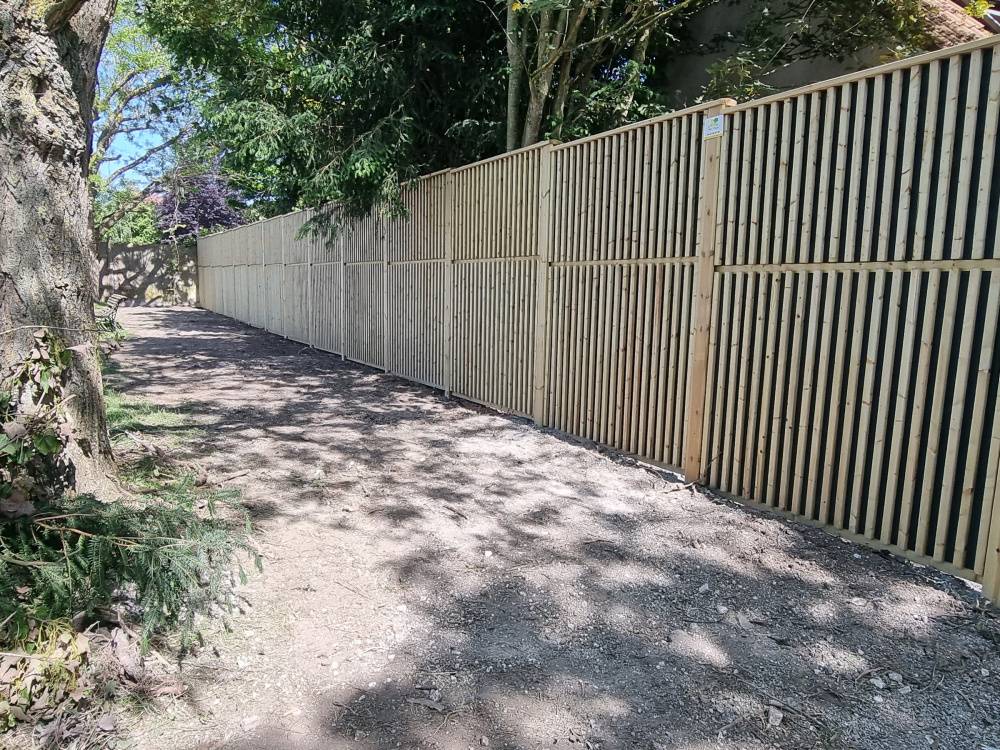 Une clôture en bois anti-bruit sur mesure pour améliorer le confort acoustique et préserver son intimité à Aix-en-Provence