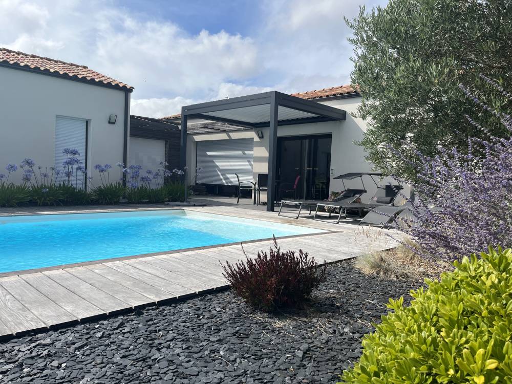 Créez un espace protégé avec une pergola à lames orientables Gardanne 13120 Bouches-du-Rhône