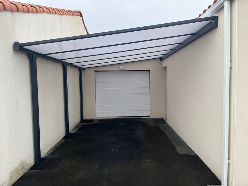 Carport en aluminium gris anthracite sur mesure par Daniel Moquet Aix en Provence