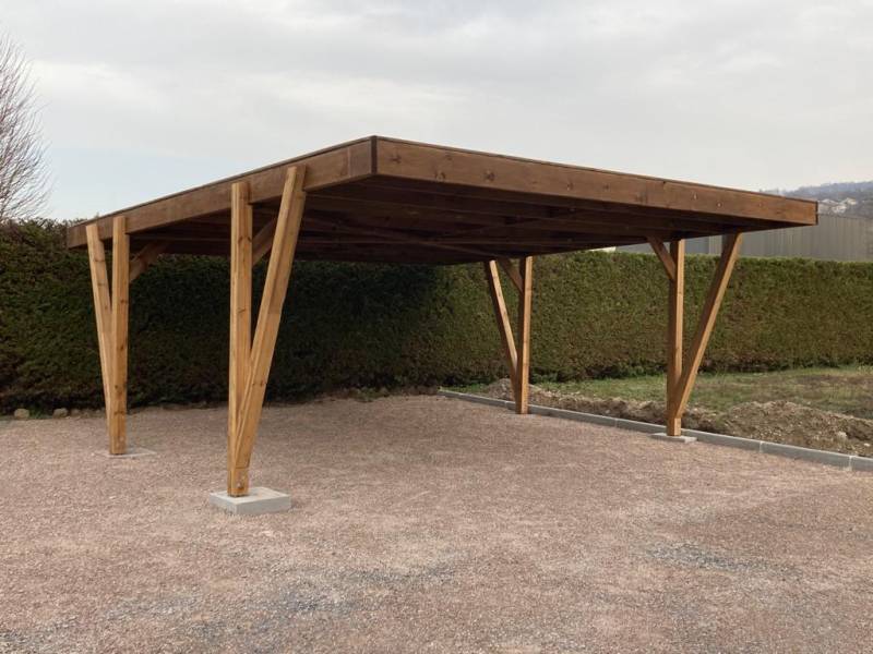 Photo d'une réalisation d'un carport en bois traité et imperméabilisé proposé par Daniel Moquet Aix-en-Provence