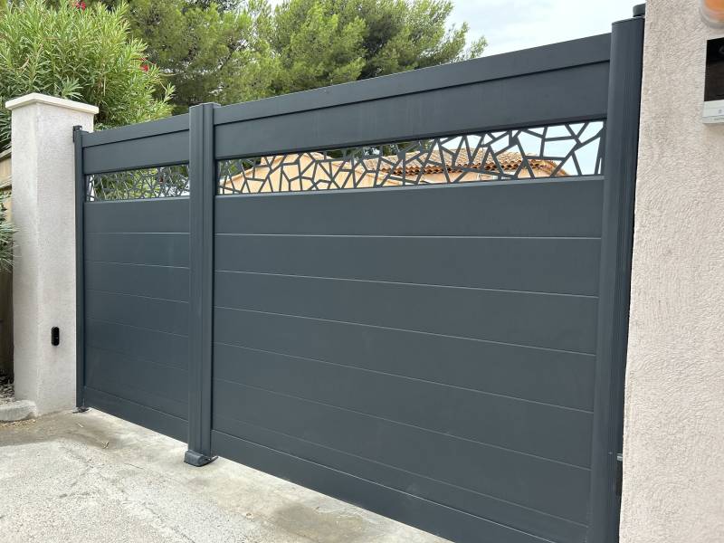 Portail battant en Aluminium asymétrique à Aix en Provence