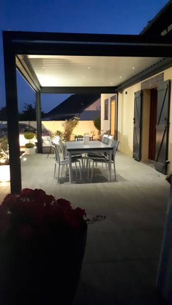 Image d'une pergola bioclimatique automatisé et motorisé en domotique par Daniel Moquet Aix-en-Provence