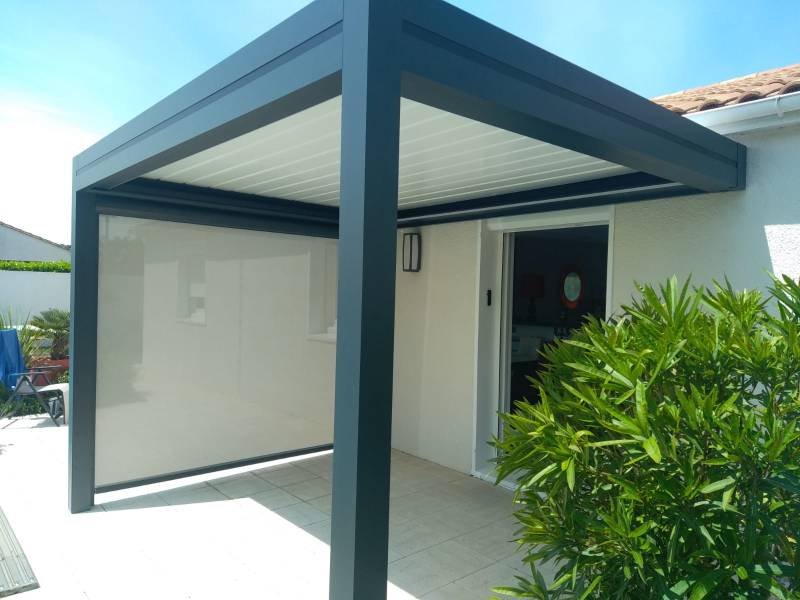 Installez une pergola bioclimatique en aluminium avec domotique intégrée à Aix-en-Provence pour un contrôle total et intelligent par Daniel Moquet Aix-en-Provence