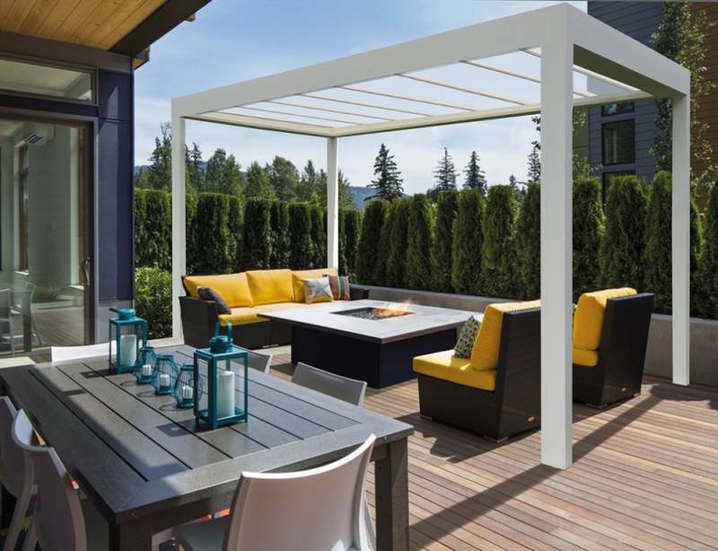 Photo d'une réalisation d'une pergola bioclimatique en aluminium sur mesur de 3m² par Daniel Moquet Aix-en-Provence