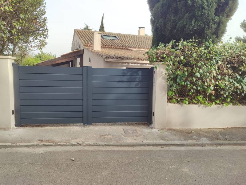 Portail à battant en aluminium couleur gris anthracite à meyreuil