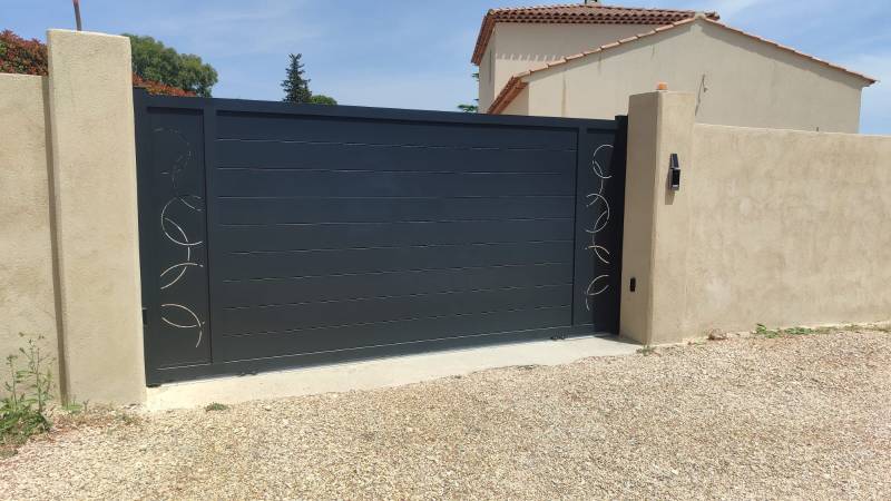 Portail aluminium motorisé de 4 mètres : robustesse, confort et élégance par Daniel Moquet Aix-en-Provence