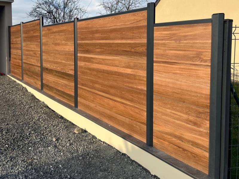 Une clôture composite résistante et moderne pour sécuriser les résidences collectives et copropriétés avec Théo Créations à Ventabren