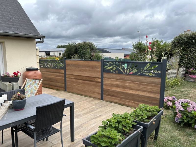 Une clôture composite pour un extérieur esthétique sans contrainte d’entretien à Aix-en-Provence