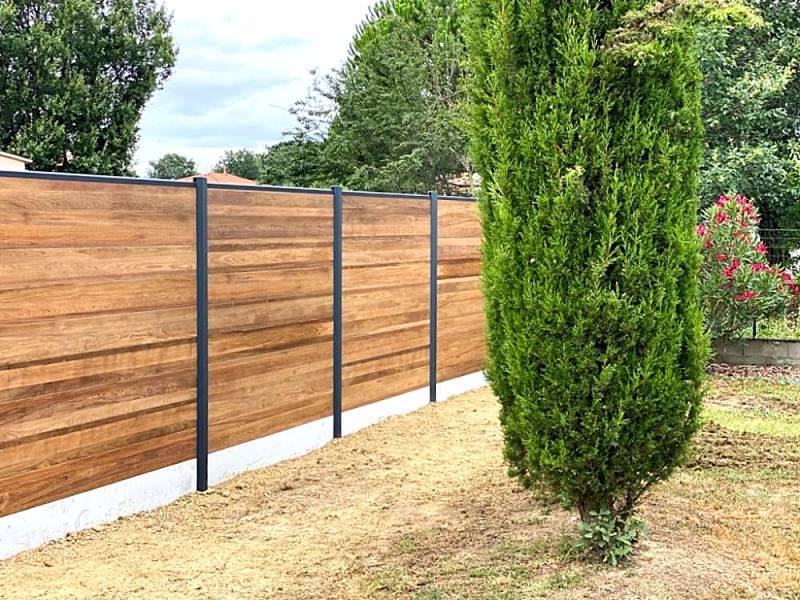 Préserver son intimité avec une clôture composite occultante à Aix-en-Provence