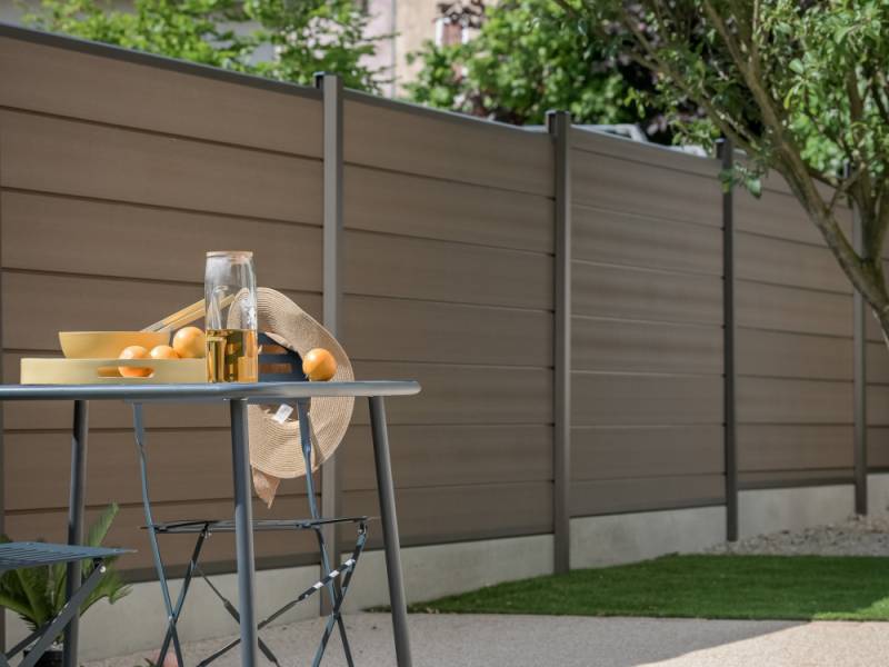 Préserver son intimité avec une clôture composite occultante à Aix-en-Provence