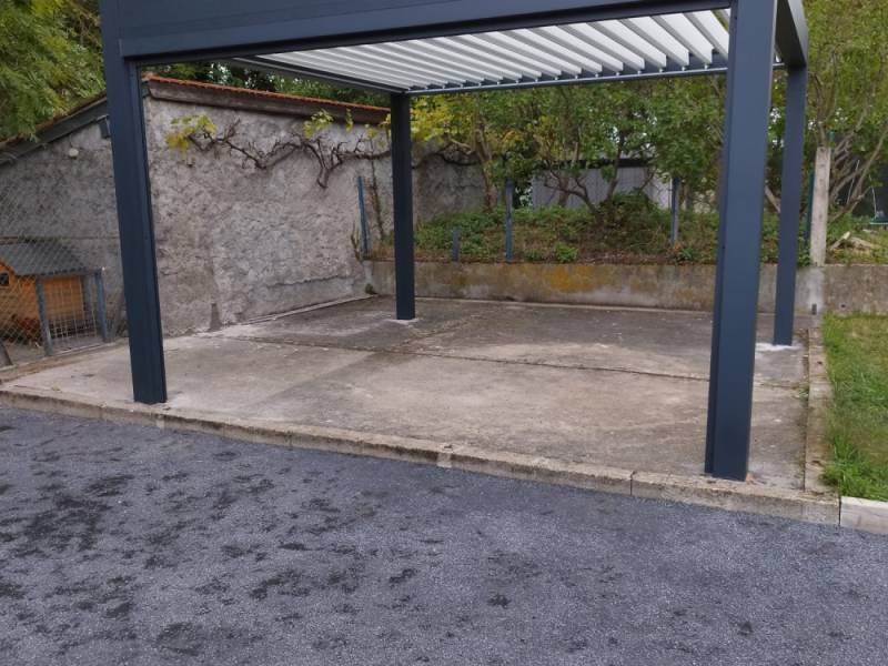 Créer un espace de vie extérieur avec une pergola bioclimatique en aluminium à Aix-en-Provence