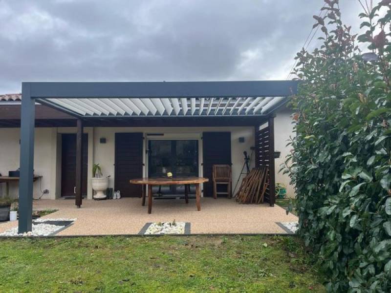 Sécuriser votre terrasse en période de fortes pluies avec une pergola bioclimatique à Aix-en-Provence