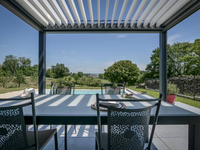 Pergola bioclimatique équipée d’une station météo à Aix-en-Provence