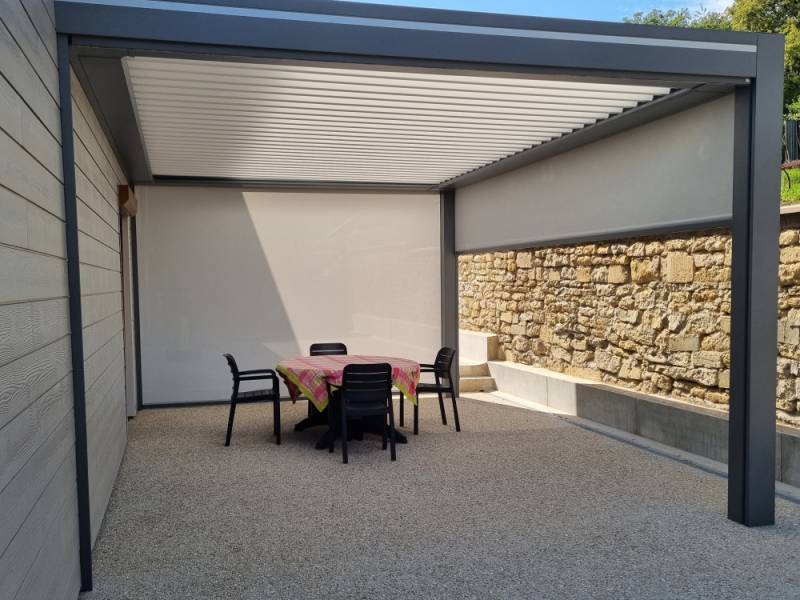 Pergola bioclimatique connectée : le confort intelligent pour votre terrasse à Rousset