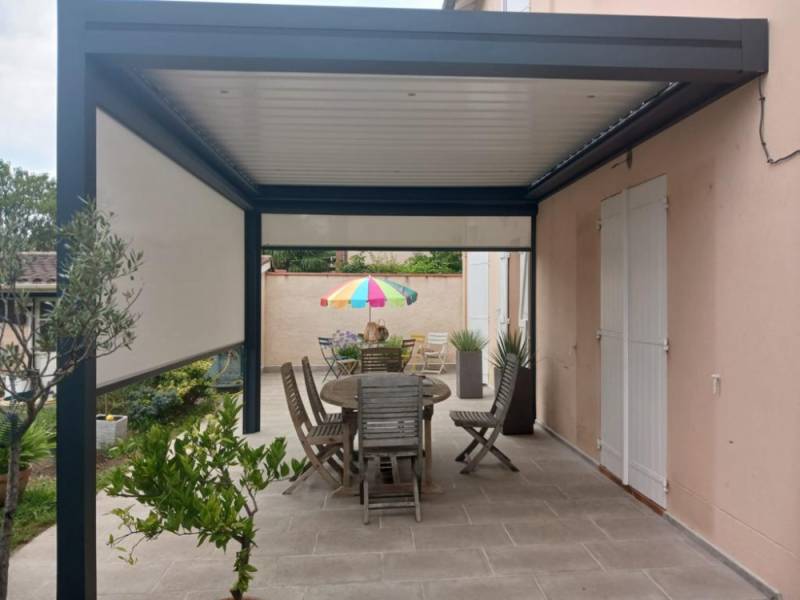 Pergola bioclimatique équipée d’une station météo à Aix-en-Provence