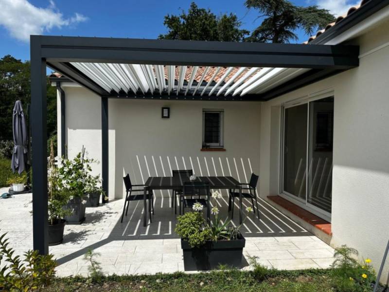 Pergola bioclimatique équipée d’une station météo à Aix-en-Provence