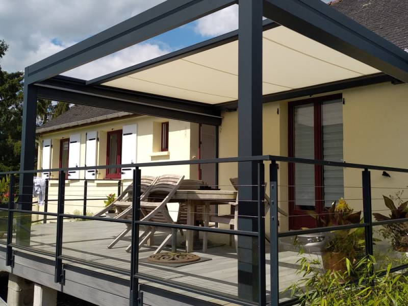 Pergola bioclimatique connectée : le confort intelligent pour votre terrasse à Rousset
