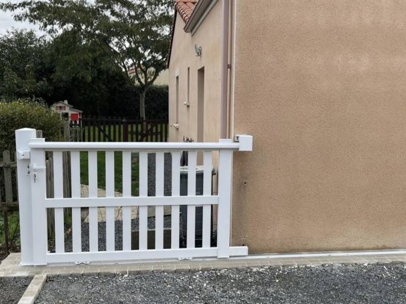 Faciliter les accès piétons avec un portillon aluminium sur mesure à Aix-en-Provence