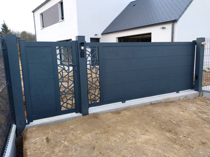 Aménager un accès piéton pratique avec un portillon aluminium sécurisé à Aix-en-Provence