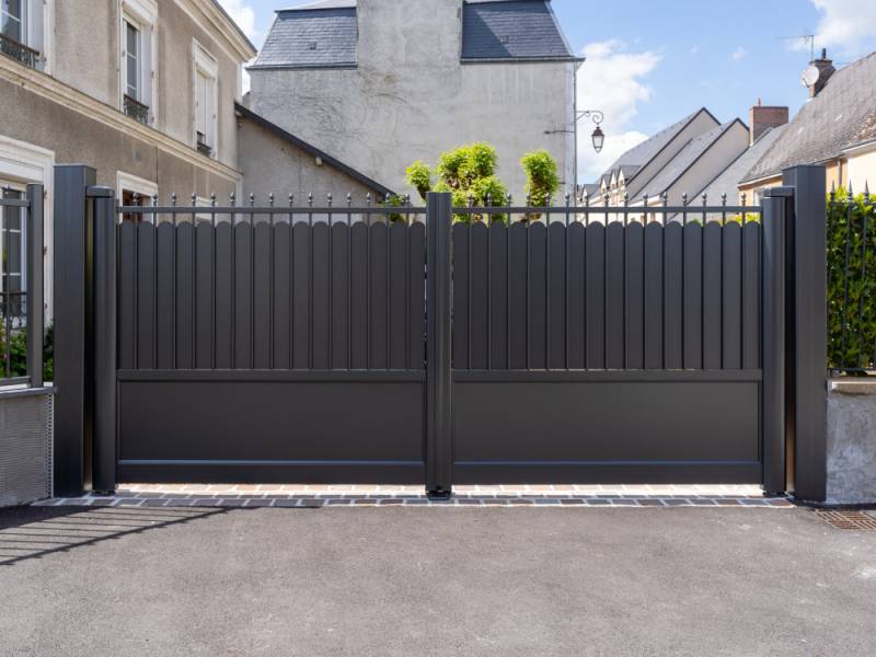 Installer un portail aluminium sécurisé  pour protéger votre famille tout en valorisant votre propriété avec une touche design et moderne à Ventabren