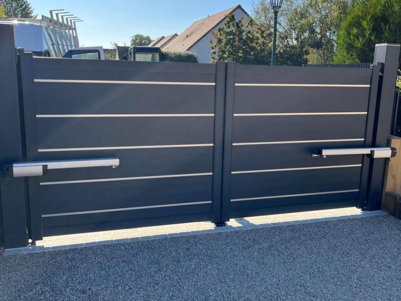 Moderniser votre entrée avec un portail aluminium contemporain à Aix-en-Provence
