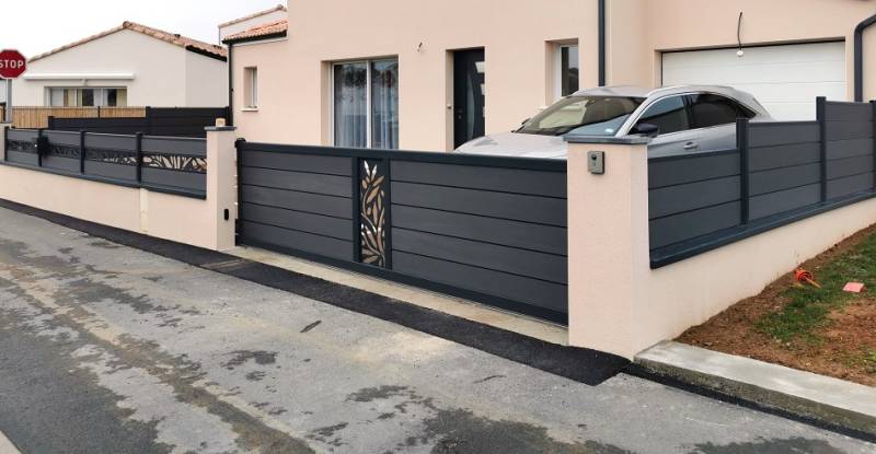 Un portail composite design et moderne pour mettre en valeur l’architecture contemporaine des maisons individuelles à Puyricard